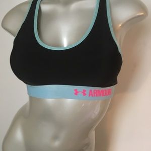 Under ARMOUR sports top